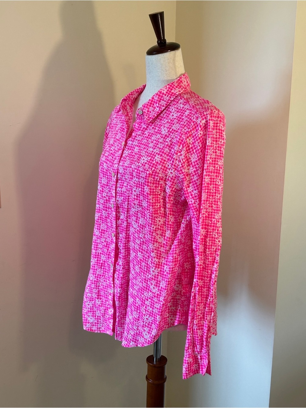 Lilly Pulitzer Bright Pink Printed Button-Down Women's Shirt - Picture 4 of 7